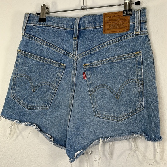 Levi's Premium Ribcage Short Tango Beach size 27 Button front Cheeky‎ shorts - Picture 9 of 12